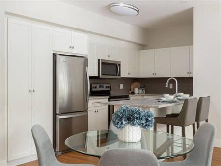 2/bd 2.5/ba, Situated in Kelowna!, Over-the-range Microwave