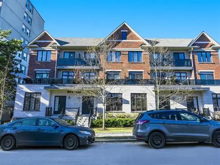 Cedarwood Suites | 130 Raglan Ave, Toronto