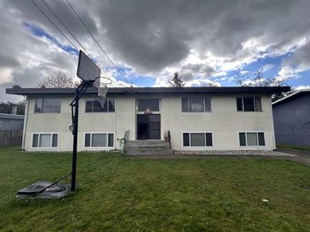 2 bed 1 bath Surrey top floor