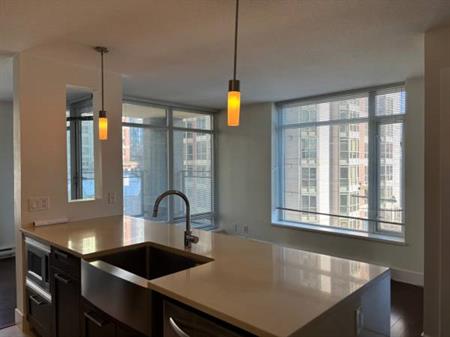 $2800 / 1BR+DEN/679 sqft/ corner suite/YALETOWN VANCOUVER