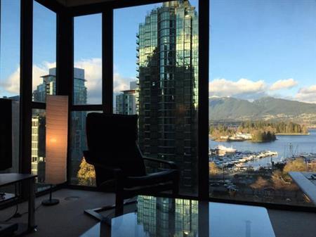 "Fully Furnished 1 BR+Den Apartment - Coal Harbour - Vancouver"