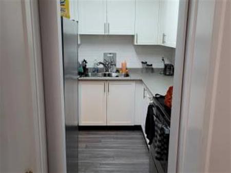 2 bedroom corner unit 2 floor near Lougheed Mall