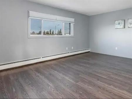 Modern & Spacious 1-Bedroom Condo for Rent in Crescent Heights! | 304 - 312 15 Avenue Northeast, Calgary