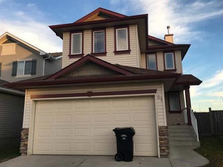 Fabulous 2 storey 3 bdrms 2.5 bath single family home in Evanston!