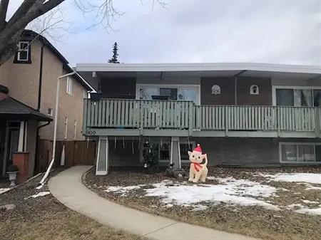 2 bedroom main floor unit in a duplex near to a downtown, university, hospital. | 909 34A Street Northwest, Calgary