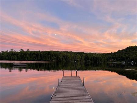 Relax at Friendly Fires Getaway in Beautiful Val-des-Monts