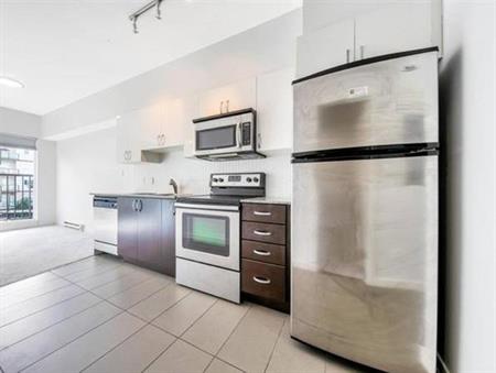 1Bed1Bath Condo in Surrey Central