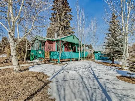 Cozy 2 Bedroom 1 Bath Main Floor | 540 17 Avenue Northeast, Calgary