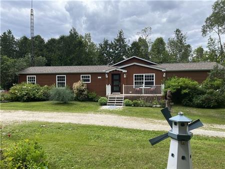 Serenity - Cottage with Hot Tub and Sauna