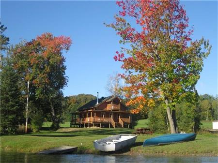 Lakefront Cozy Cottages on Lac de l'agrile Val des Bois