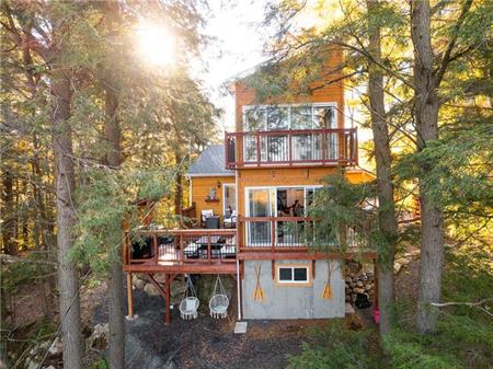 LoveNestChalet | Hot tub & Fireplace | Lake & Mountain