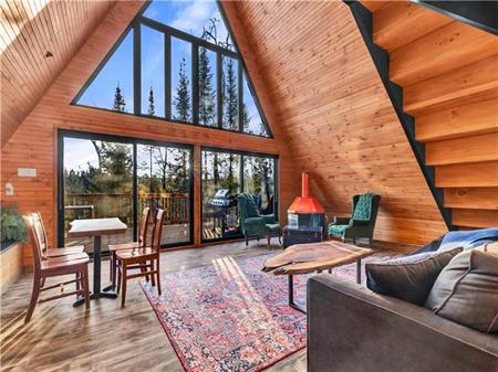 The Lookout - romantic a-frame nestled in nature with hottub