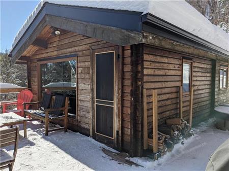 Lakeside Cozy Bear Cabin - Wakefield, Quebec