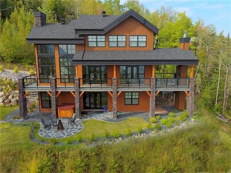 Ilaali: for a dream view on the St-Lawrence River in Charlevoix and all-season comfort.