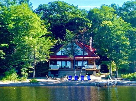 Gorgeous Beachfront cottage with amazing views!