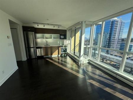 🌟 For Rent: 1 Bedroom + Den Condo in Surrey – Vacant🌟