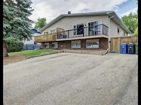 Mount Pleasant NW Beautifully renovated 3 Bedrooms with 2 Bathrooms (Main Floor) | 2413 6 Street Northwest, Calgary