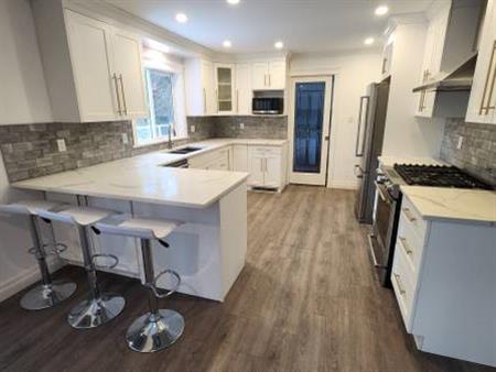 Beautifully Renovated 2 bedroom, 1 bath Upper Suite