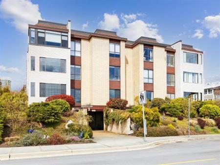 2 bed 2 washroom condo in White Rock