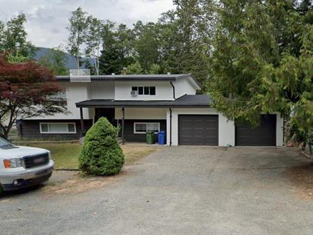 A spacious 3Bed/2Bath Main Floor of a House  in  Harrison Hot Springs | 475 Naismith Avenue, Harrison Hot Springs