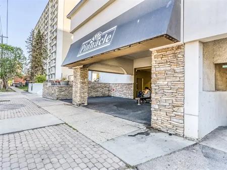 2 bed 1 bath pet-friendly main floor close to train station | Calgary