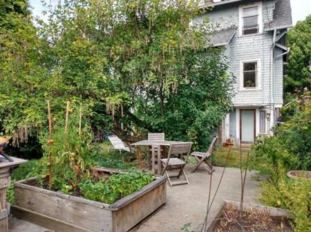 Cambie Village - Clean & Bright 2 Bedroom Garden Suite