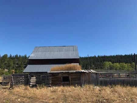 2 bedroom cabin in the heart of the chilcotin