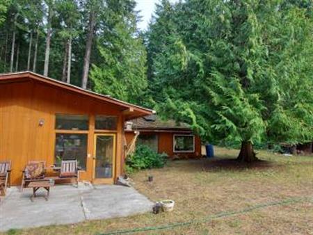 Bright & Spacious 2-Bedroom Home for Rent on Gabriola Island – $2,150