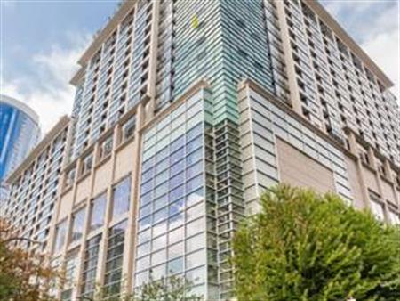 Downtown Vancouver - Fully furnished 1 bed + 1 bath + den: 607 sqft