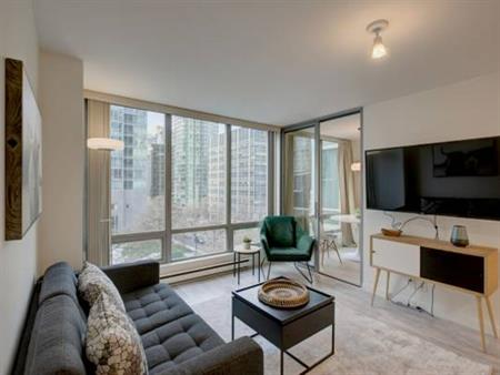 Luxury 1BR + Den Condo in Downtown Vancouver – Fully Furnished