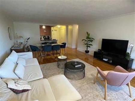 Gorgeous 1 bedroom unit available for rent in West End!