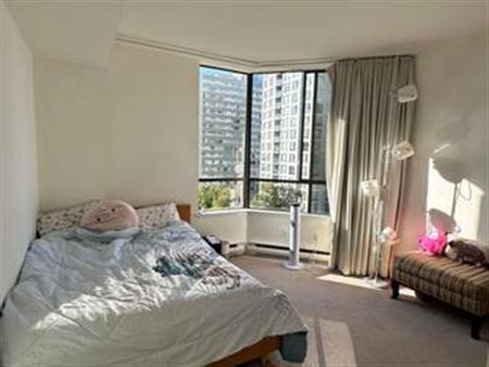 1 Room + Private Bathroom in a 2B/2B Coal Harbour