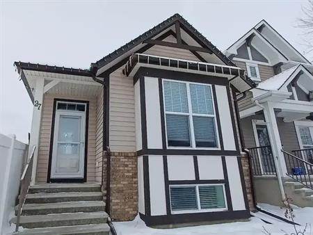 4 Bedrooms 2.5 Bathrooms Bungalow House | 27 New Brighton Common Southeast, Calgary