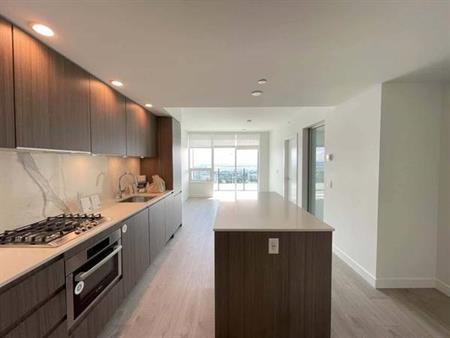 Modern 1 Bed + Den Condo in Metrotown Maywood