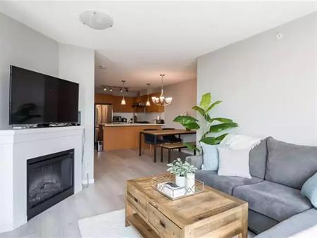 Perspectives AMAZING Perfectly Kept Condo! | 2133 Douglas Road, Burnaby