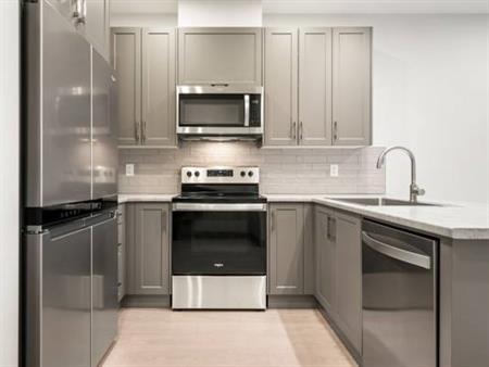 UNIT 1301 - BRAND NEW VANTAGE 1 BEDROOM+ DEN FOR RENT