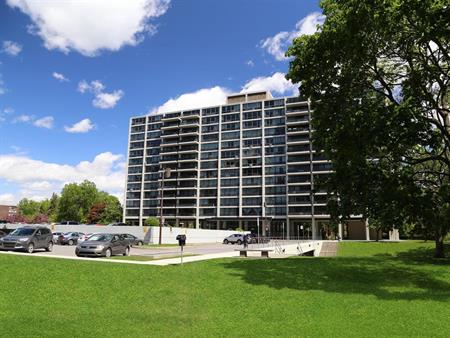 Appartement 2 chambres à louer Île-des Soeurs à Hi-Rise 2