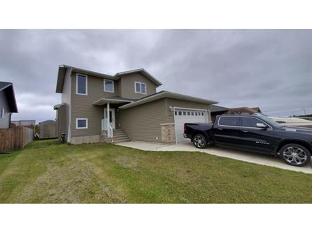 1410 13 Ave Attached Double Car Garage | 1410 13 Avenue, Cold Lake