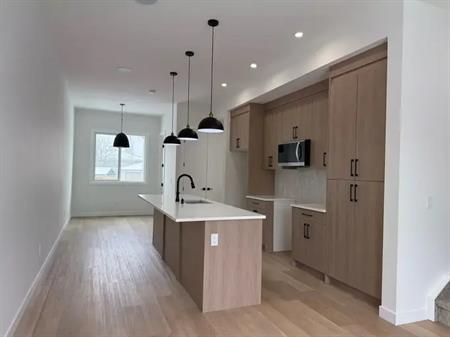 Brand New Large Luxury Townhouse Near All Amenities | 1-4 - 1111 8 Avenue Northeast, Calgary