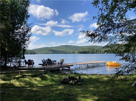 Lakefront cottage, Lac Notre Dame