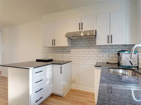 4 1/2 Style-Condo rénové à Mirabel (St-Janvier) - Juillet - Internet inclus