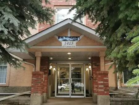 Beautiful Inglewood 2 Bed, 2 Bath Condo - Includes Heat + Pet Friendly | 207 - 1415 17 St SE, Calgary