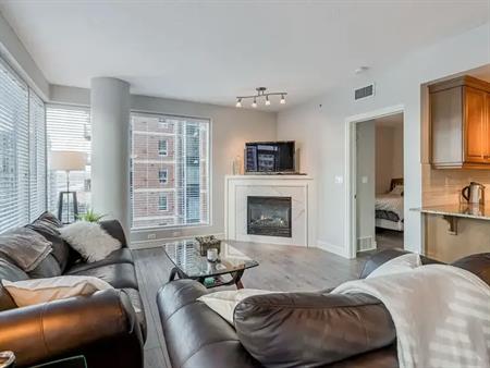 PRICE DROP! Furnished 2 BED/2 BATH + In Unit STORAGE + FREE PARKING | 1708 - 910 5th Ave SW, Calgary