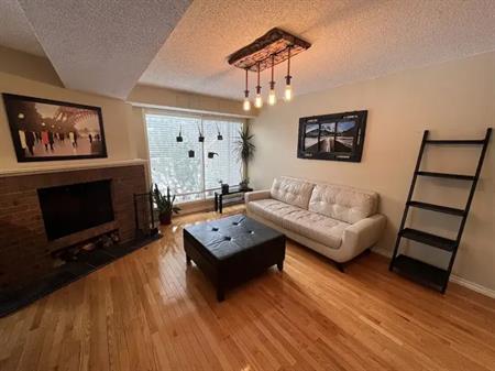 Spacious 3 bedroom townhouse near river | 25 Point McKay Crt NW, Calgary