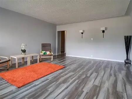 Spacious convenient 3 Bedroom Mainfloor | 2 - 11029 135 Street Northwest, Edmonton