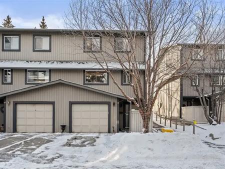 Fully Renovated 3 Bedroom, 2.5 Bath, 1500 sqft Silver Springs Townhouse | 39 - 27 Silver Springs Drive Northwest, Calgary