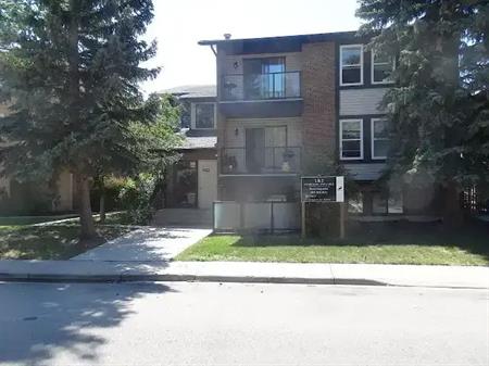 1 bedroom with patio in beautiful Bowness | 4623 73 St NW, Calgary