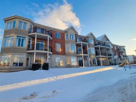 Condo neuf et entièrement meublé + Garage