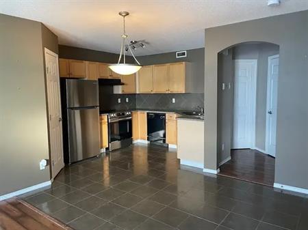 Charming Main Floor Dwelling Unit Condo in Ellerslie | 68 - 150 Edwards Dr SW, Edmonton