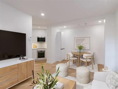5530 Cote Saint-Luc Road | 5530 Cote Saint-Luc Road, Montreal